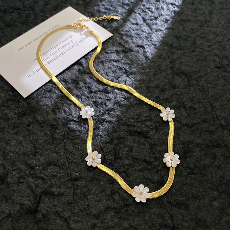 Stylish White Shell Necklace Womens Elegant Light-Luxury High-End Exquisite Collarbone Chain