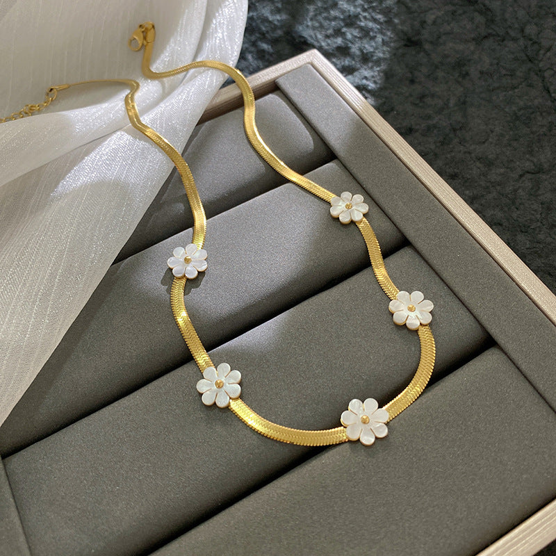 Stylish White Shell Necklace Womens Elegant Light-Luxury High-End Exquisite Collarbone Chain