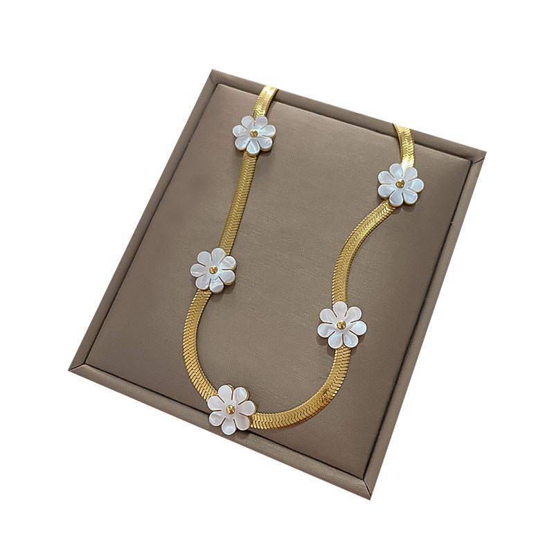 Stylish White Shell Necklace Womens Elegant Light-Luxury High-End Exquisite Collarbone Chain